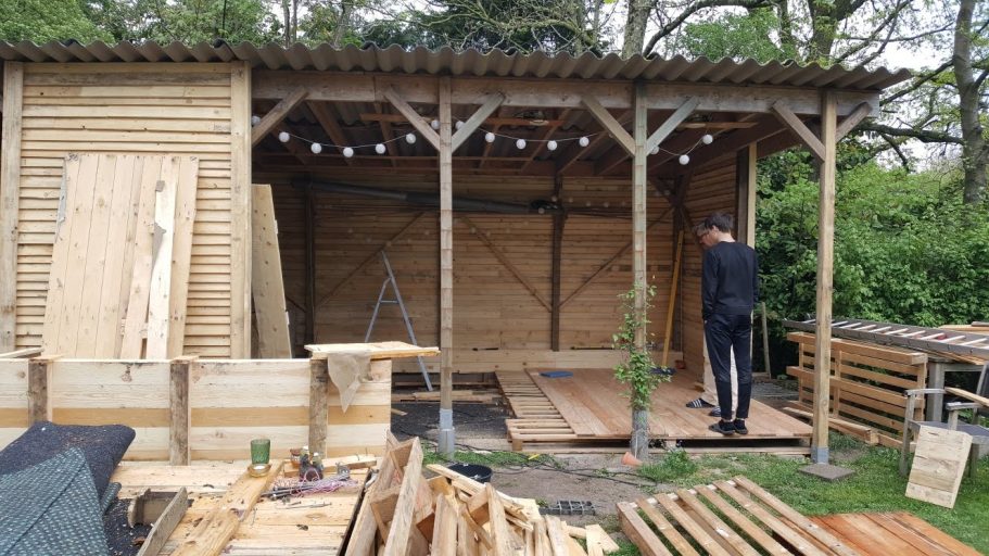 aanleg overkapping pluktuin de Kikvors