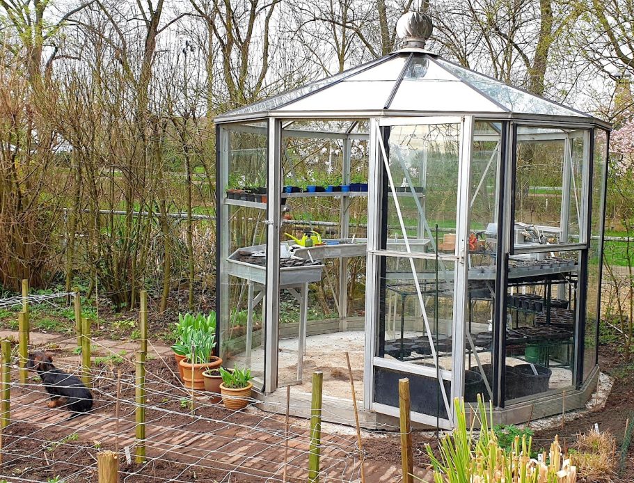 Voorbereiden in de tuinkas