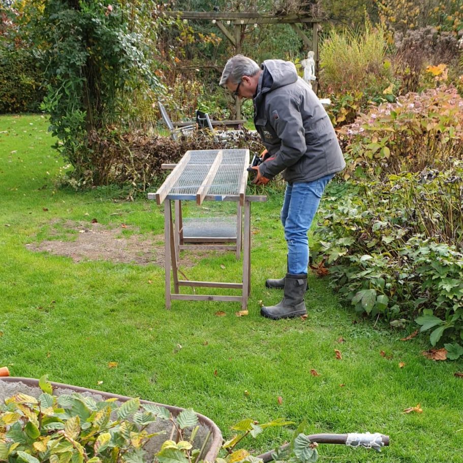 een helpende hand van Ramon